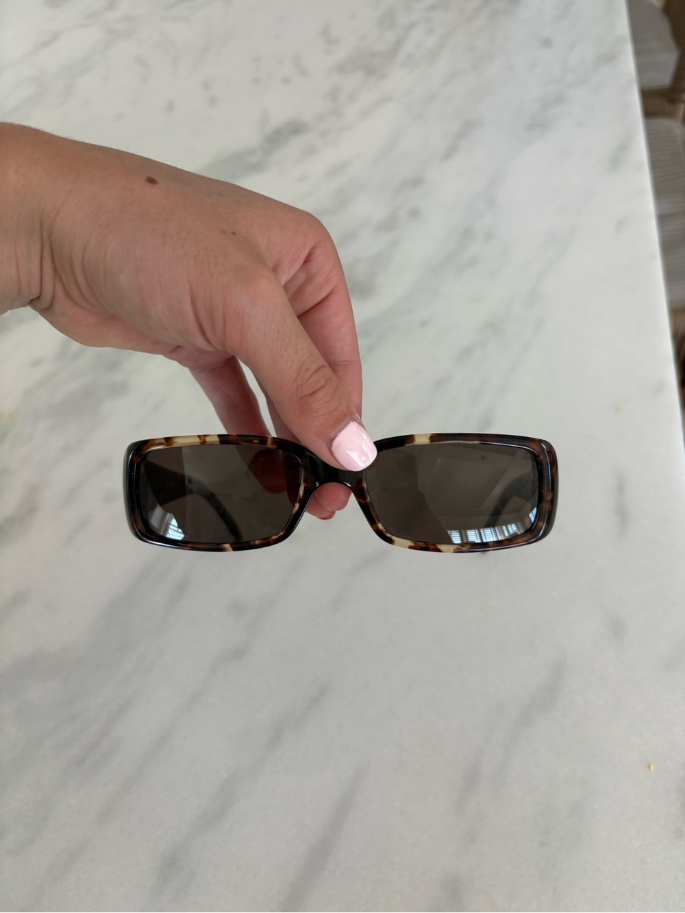 Vintage Gucci Tortoiseshell Rectangular Sunglasses - Dark Lenses - Picture 6 of 6